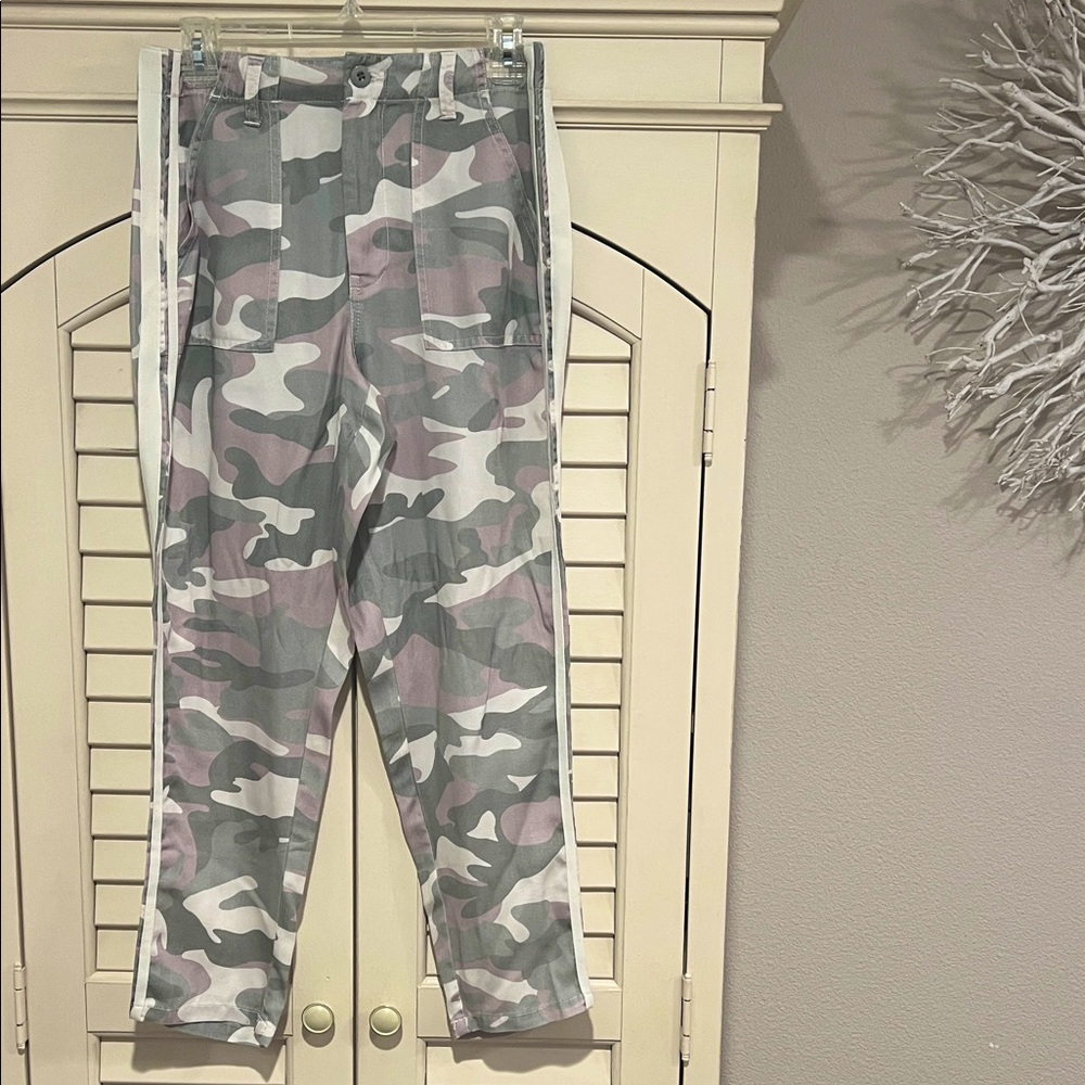 Boston Proper Gray Camouflage Cargo Pants. 8 NWOT